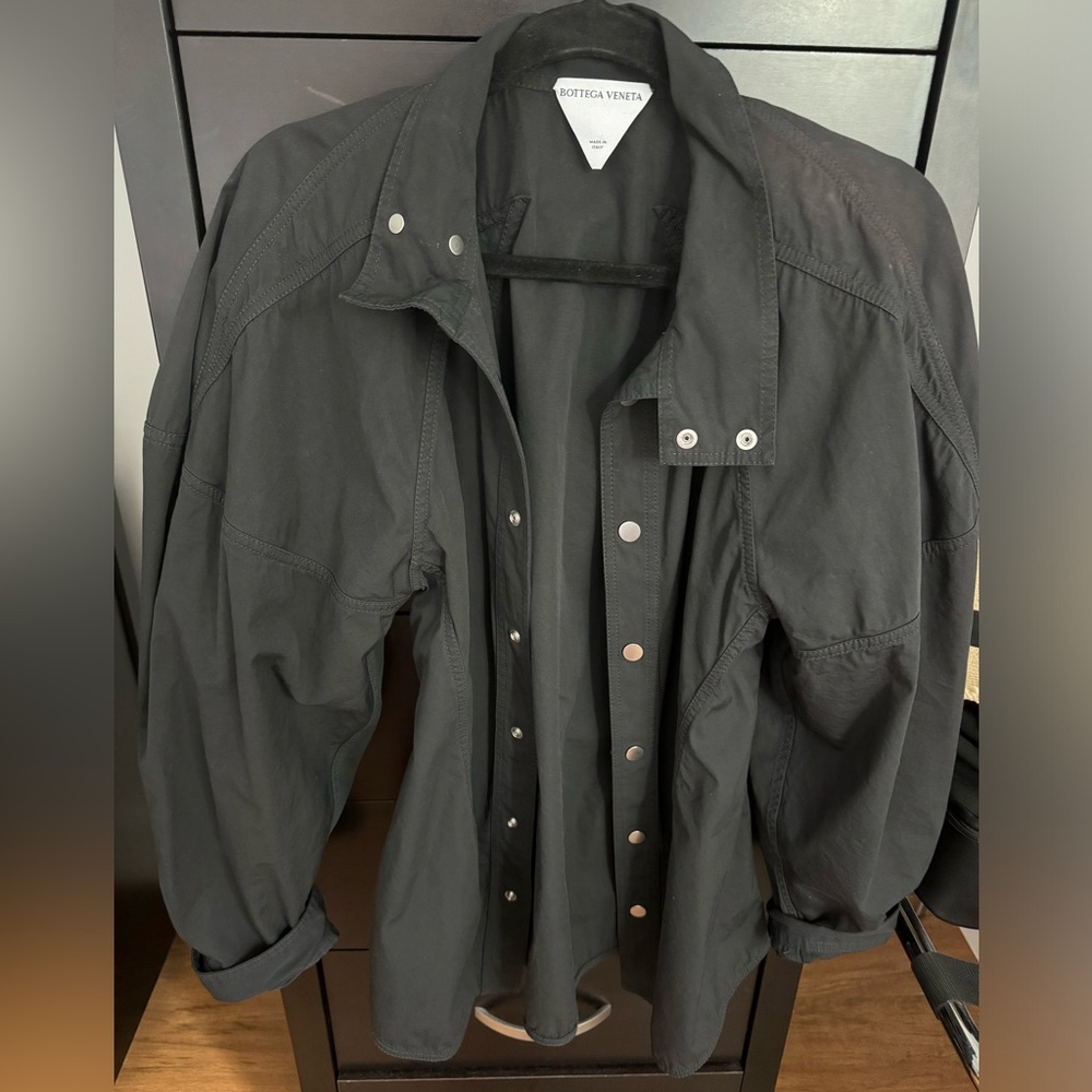 BOTTEGA VENETA black cotton blend 3D cut sleeves snap button shirt IT40